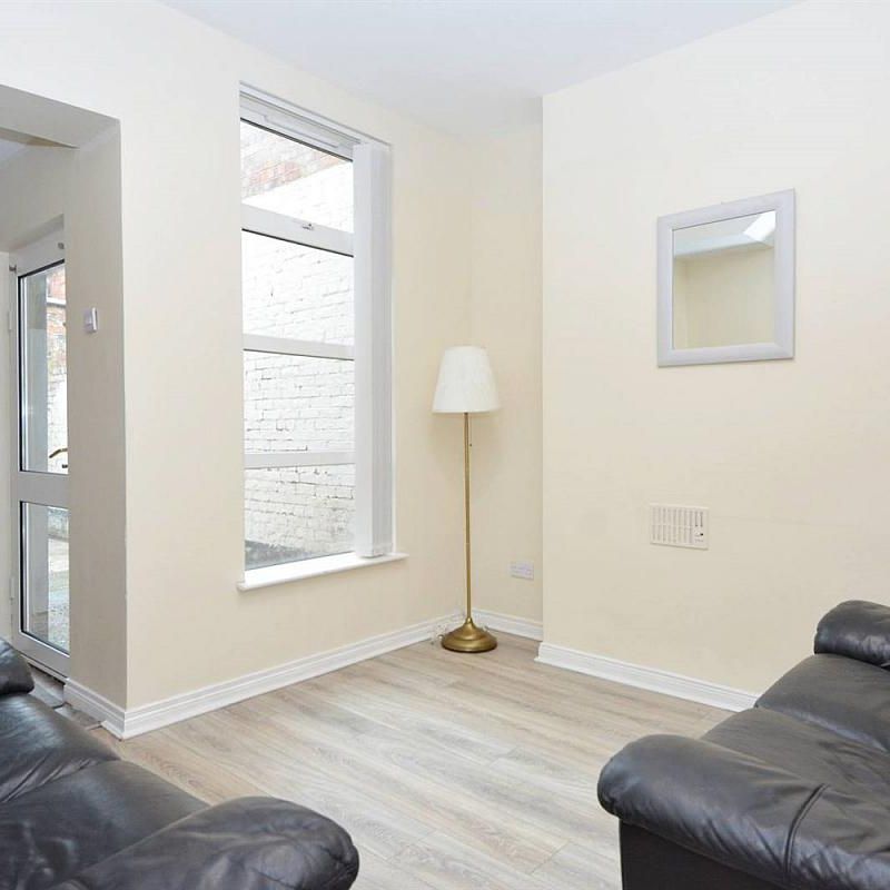9 Landseer Street, Belfast BT9 5AL - Photo 1