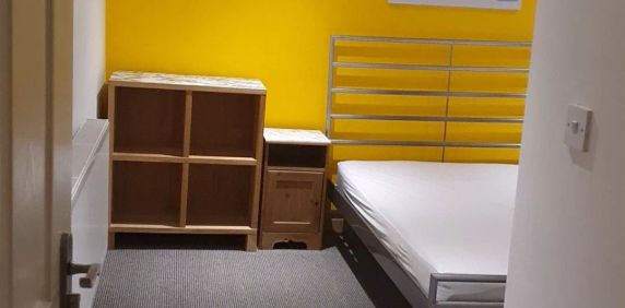 West Street (7 bed) - Photo 2