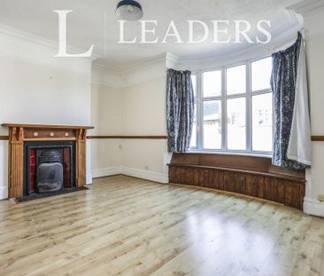 4 bedroom flat to rent - Photo 2