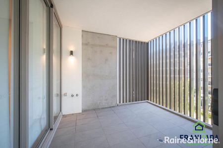 PRIME LOCATION & CONTEMPORARY LIVING - Photo 5