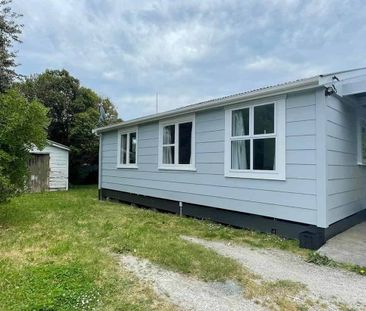 3 Bedroom Home with a large private back yard - Photo 4
