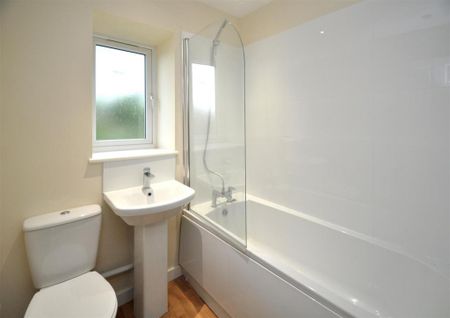 3 bedroom semi-detached house to rent - Photo 5