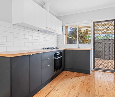 SUNLIT SPACES AND EFFORTLESS LIVING - Photo 3