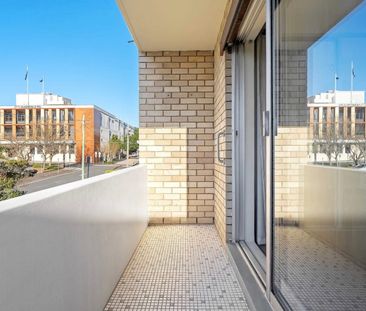 North facing beauty with fresh interiors - Photo 4