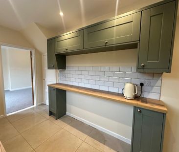 4 bedroom semi-detached house to rent - Photo 4