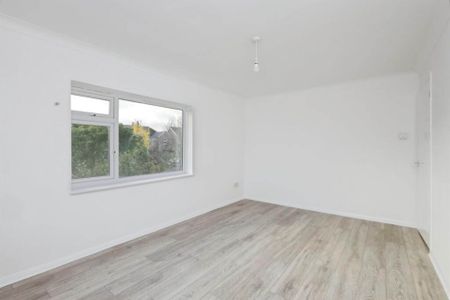 Walnut Walk, Polegate - Photo 2