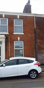 1 bedroom in a house share to rent - Photo 3