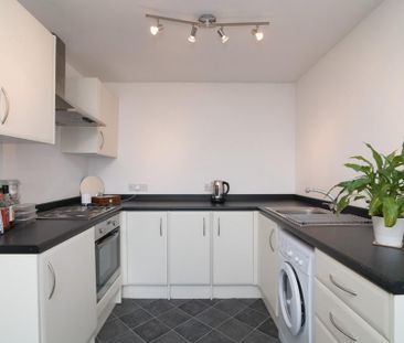2 bedroom flat to rent - Photo 6