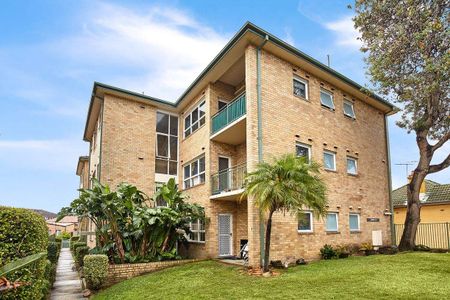 WALK TO STATION AND LOCAL TOWN CENTRE - Photo 2