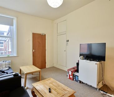 3 bedroom Student Flat to rent in Warwick Street, Heaton, Newcastle... - Photo 2