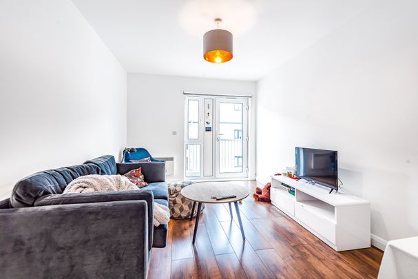 Lyons Way, Slough, SL2 flat to rent - Photo 1