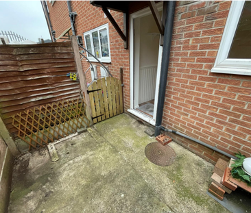 2 bedroom end of terrace house to rent - Photo 5