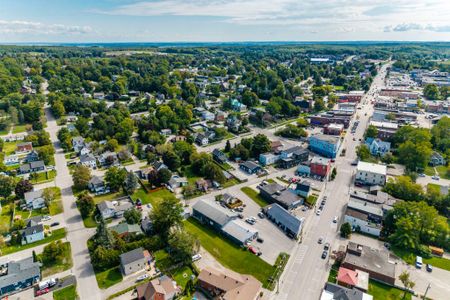 For Lease - 10 Levi Simon Trail, Penetanguishene, Ontario - Photo 4