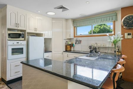 Centrally Located Loft Apartment - Photo 3