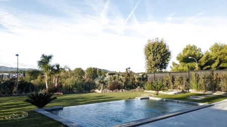 Location Maison 5 pièces 139m² OLLIOULES 83190 - Photo 4