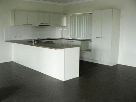 Large 4 Bedroom 2 Bathroom 3 Living areas in North Lakes - Photo 5