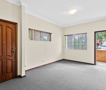 Modern 1-Bedroom Granny Flat in Prime Brighton-Le-Sands Location - Photo 2