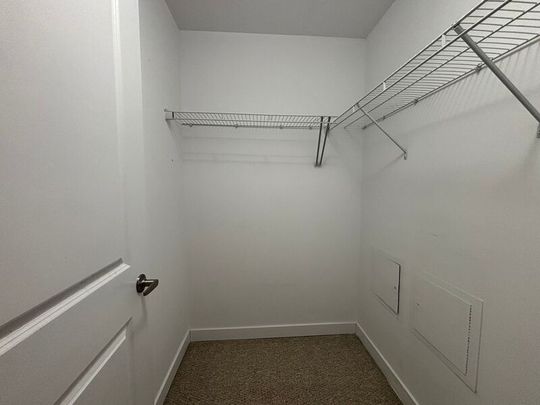 $1,699 / 1 br / 1 ba / 125 Shoreview pl unit 103 - Photo 1