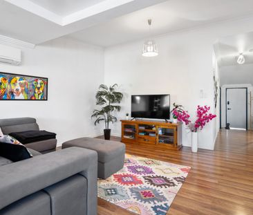 Introducing this charming, renovated three-bedroom, one-bathroom ch... - Photo 1