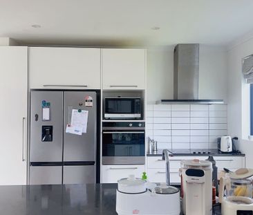 Spacious 4-Bedroom Family Home in Prime Massey Location – Available - Photo 1
