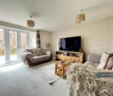3 bedroom semi-detached house to rent - Photo 1
