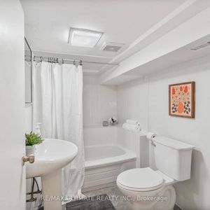 Cozy 1 bedroom basement apartment in St Clair West - Photo 2