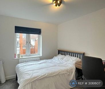 1 bedroom in a flat share to rent - Photo 4