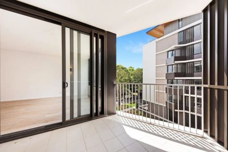 Beautiful Modern Apartment in Superb Location - Photo 2