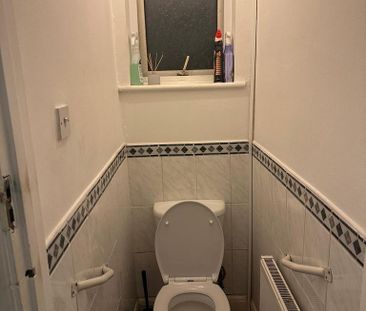 1 bedroom in a house share to rent - Photo 6