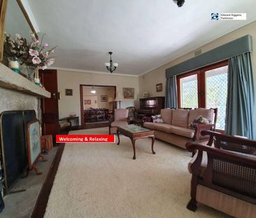 IN A CLASS AND LOCATION OF ITS OWN! SPACIOUS FAMILY HOME. - Photo 2