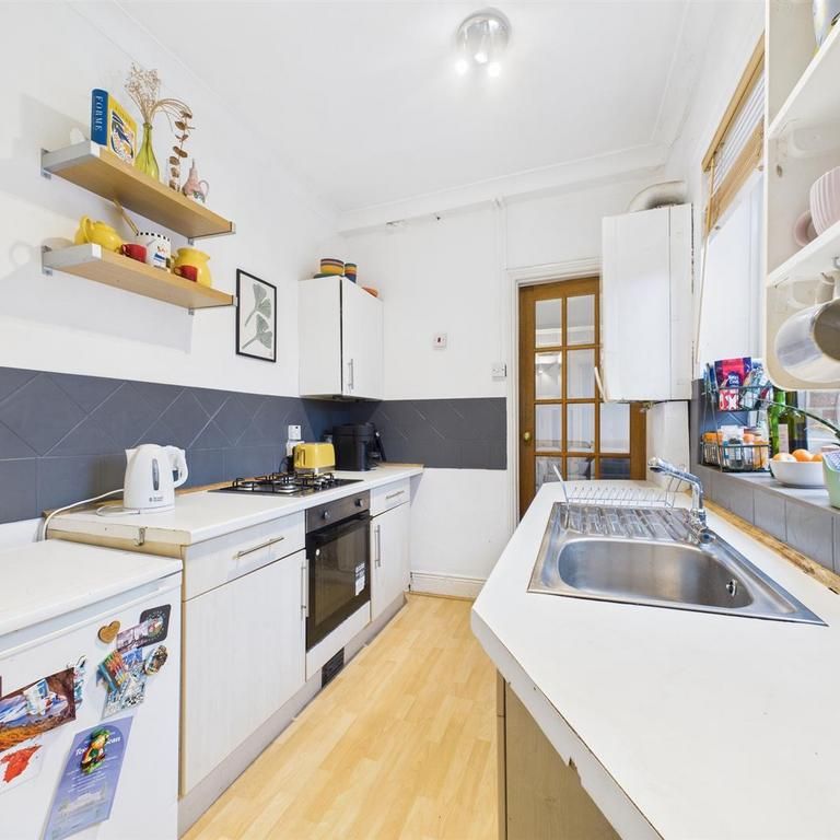 3 bedroom apartment to rent - Photo 1