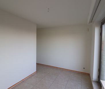 Een appartement op de 1ste verdieping rechts met 2 slaapkamers, ter... - Photo 3