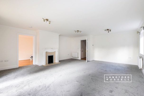 Lancaster Gardens, Bromley, BR1 - Photo 1