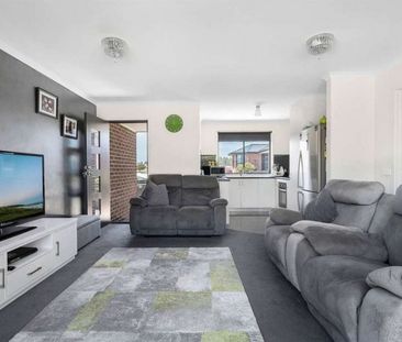 Modern unit in popular Penguin - Photo 3