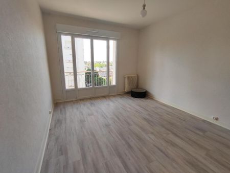 Location Appartement 4 pièces 97m² POITIERS 86000 - Photo 5