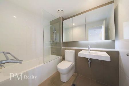 Spacious Living in the Heart of Mascot with City Views - Photo 5