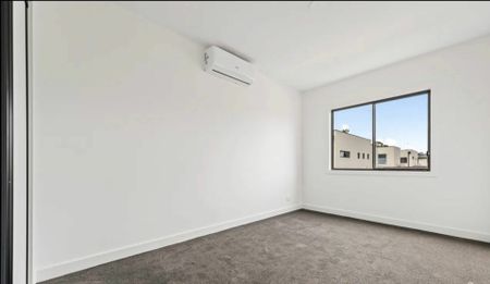 3/7 Young Road, Hallam VIC - Photo 3