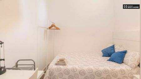 Double bed in Rooms for rent in 4-bedroom apartment in Madrid - Photo 5