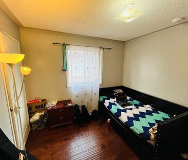 For Lease - 31 Farthingale Crescent, Brampton, Ontario - Photo 6