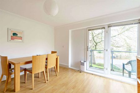 Two bedroom apartment with off-street parking - Photo 3