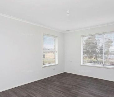 Spacious Family Home in a Peaceful West Albury Location - Photo 4
