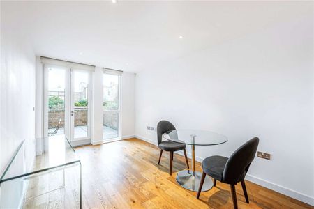 *3D virtual viewing available* - Fantastic one bedroom ground floor flat with its own private patio garden. - Photo 2