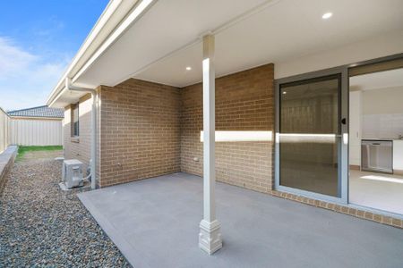 2/43 McGlinchey Crescent, Thornton, NSW 2322 - Photo 3