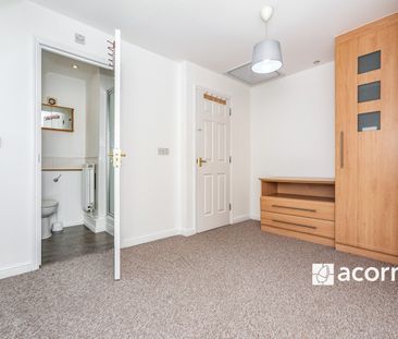 Terraced House to rent - Kingfisher Drive, Greenhithe, DA9 - Photo 2