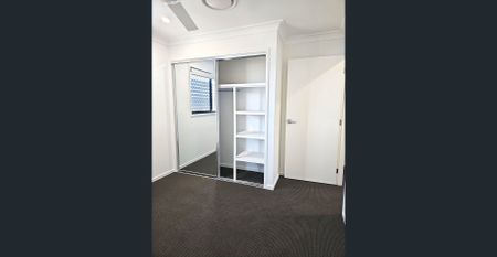 GREAT LOCATION-NEAR NEW FULLY DUCTED 3 BED 2 BATH TOWNHOUSE - Photo 3