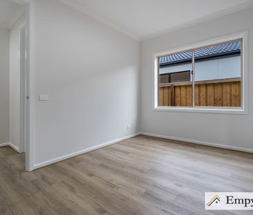 Spacious Family Home With 2 Living Zones & 3 Bathrooms! - Photo 2