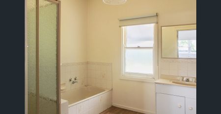 BEAUTIFUL COTTAGE IN GREAT LOCATION - Photo 4