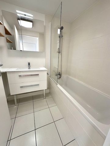 Location Appartement 3 pièces 66m² LYON 3ème - Photo 4