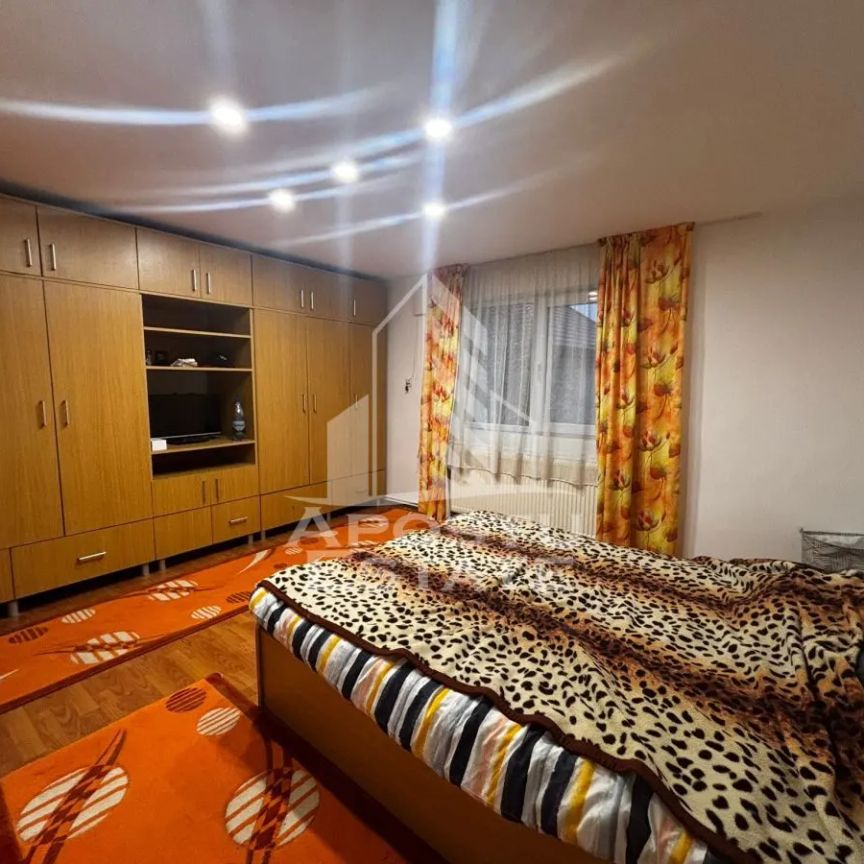 Apartament la casa cu 2 camere, curte proprie, Ghiroda - Photo 1