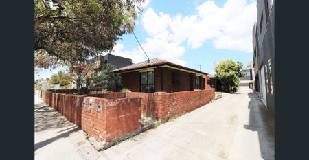 Affordable Living in a Prime Locale! Open for Inspection this Sunday at 12pm - 12:15pm! - Photo 5